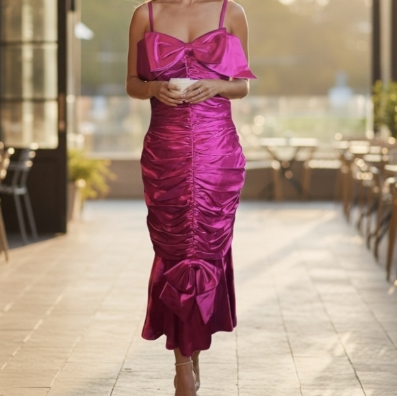 Dresses & Skirts - Stunning Magenta Satin Bow Dress